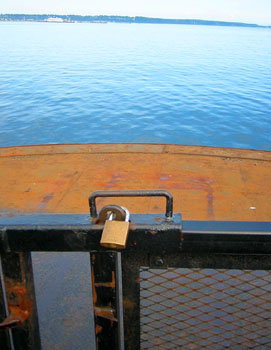 [ Padlock on the bow ]
