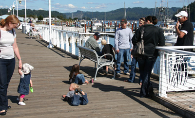 [ Kids on the boardwalk ]