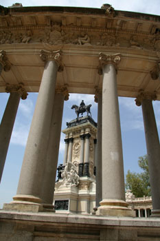 [ King Alfonso XII monument ]
