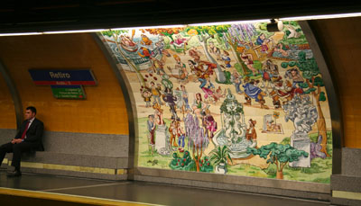 [ Inside the Madrid subway ]