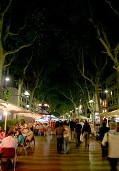 [ Las Ramblas at night ]