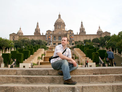 [ Posing in front of the national art museum 

]