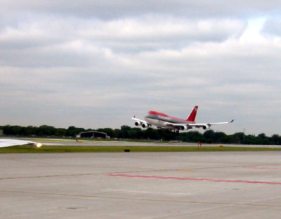 [ 747 landing ]