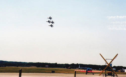 [ Thunderbirds near the ground ]