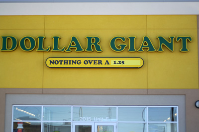 [ Dollar Giant in Brockville ]