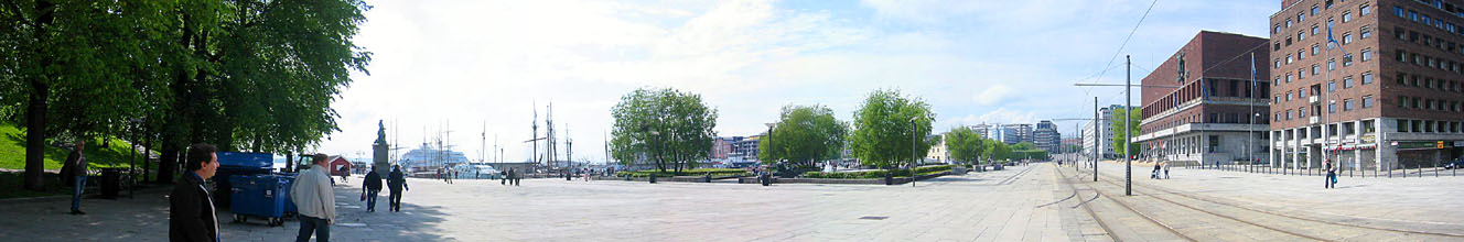 [ 
Waterfront pedestrian square ]