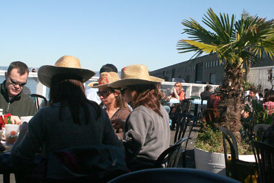 [ Complimentary hats ]