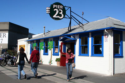 [ Pier 23 restaurant ]