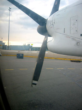 [ Window seat 

]