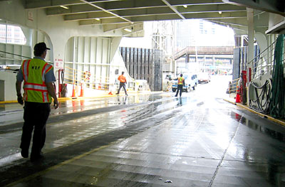 [ Loading the ferry 

]