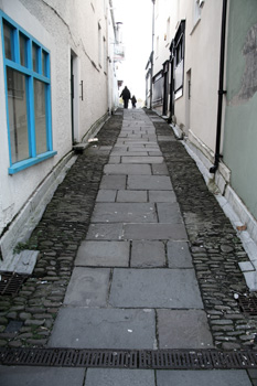 [ Steep alley in Bridgend ]